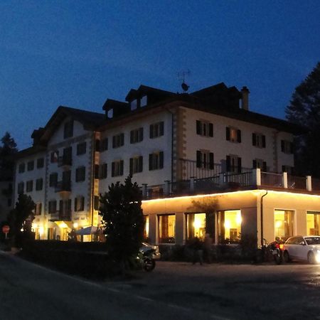 Hotel Du Lac Parc & Residence Лавароне Екстериор снимка