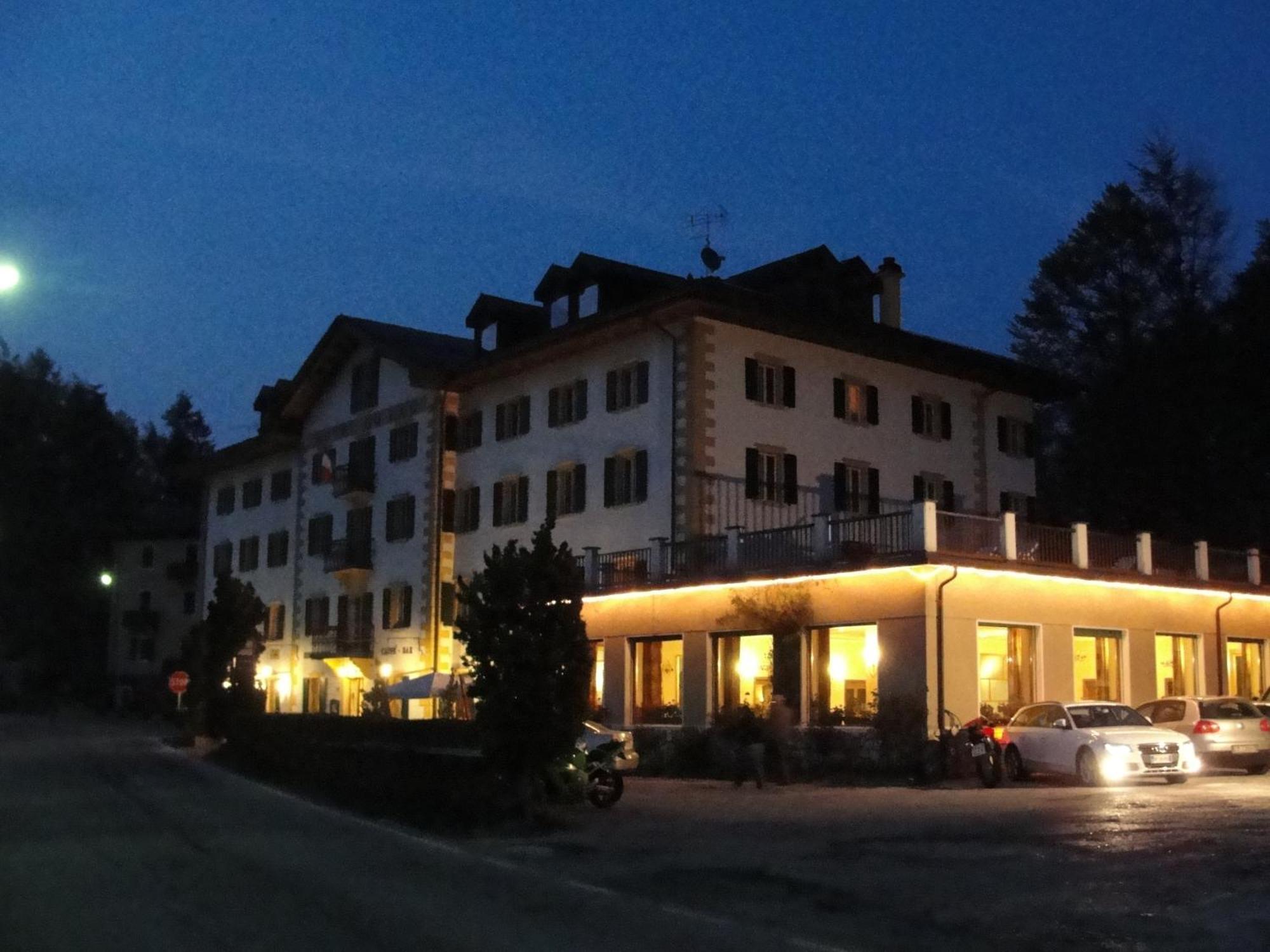 Hotel Du Lac Parc & Residence Лавароне Екстериор снимка